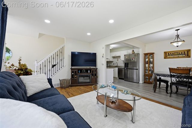 29792 City Center Drive 4, Warren, MI 48093