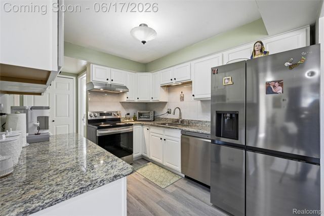 29792 City Center Drive 4, Warren, MI 48093