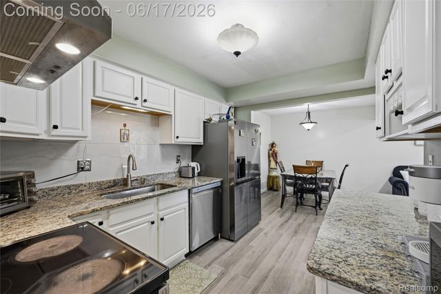 29792 City Center Drive 4, Warren, MI 48093