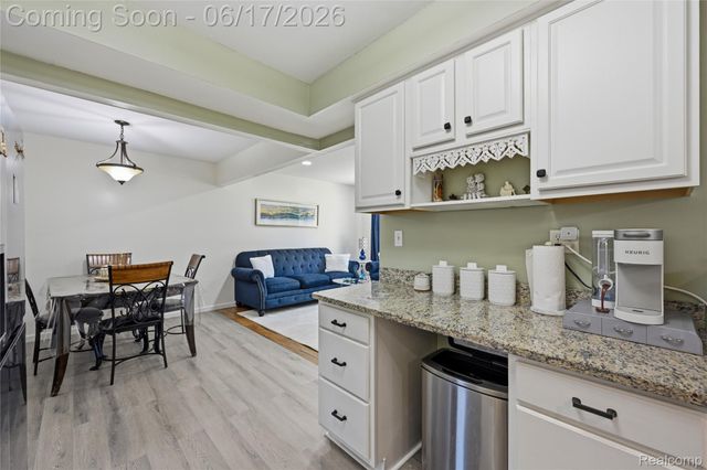 29792 City Center Drive 4, Warren, MI 48093