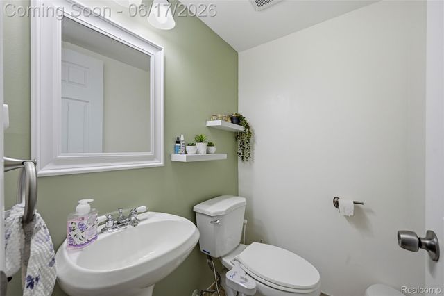 29792 City Center Drive 4, Warren, MI 48093