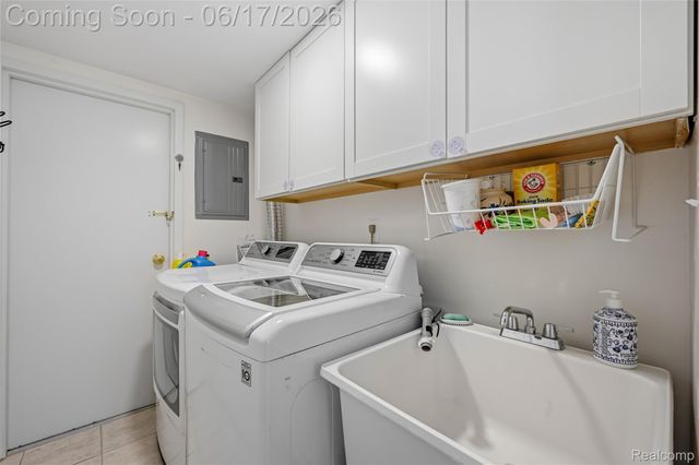 29792 City Center Drive 4, Warren, MI 48093
