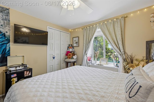 29792 City Center Drive 4, Warren, MI 48093