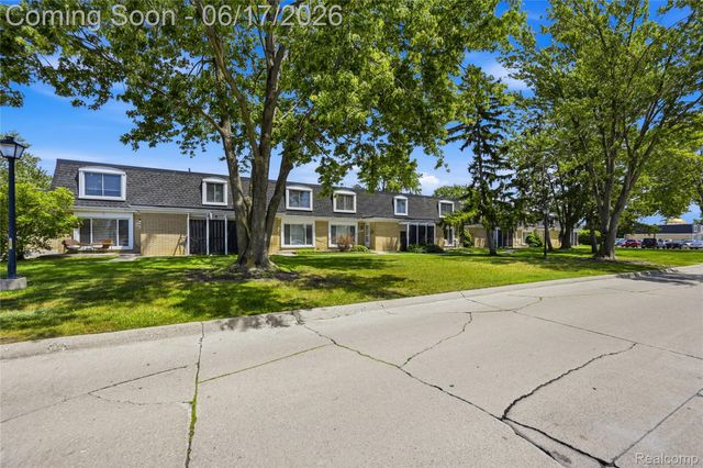 29792 City Center Drive 4, Warren, MI 48093