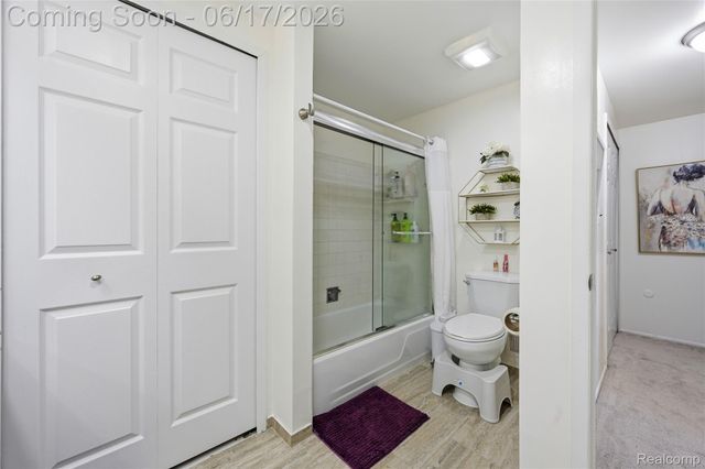 29792 City Center Drive 4, Warren, MI 48093