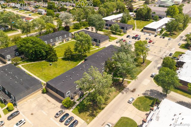 29792 City Center Drive 4, Warren, MI 48093