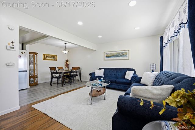29792 City Center Drive 4, Warren, MI 48093