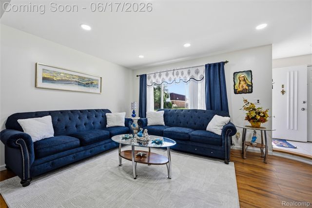 29792 City Center Drive 4, Warren, MI 48093