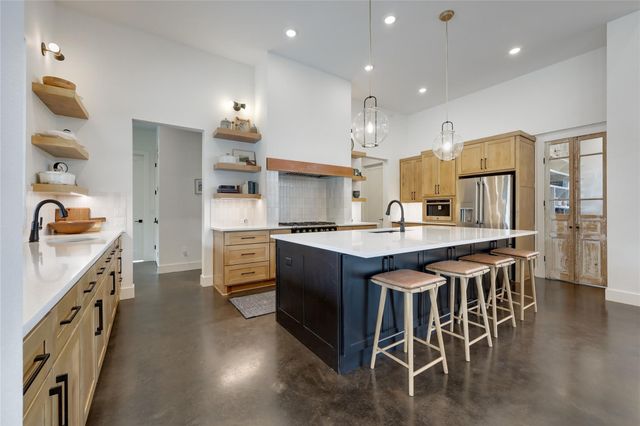 329 Calvary CV, Dripping Springs, TX 78620