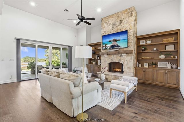 4425 Williams Lake Drive, College Station, TX 77845
