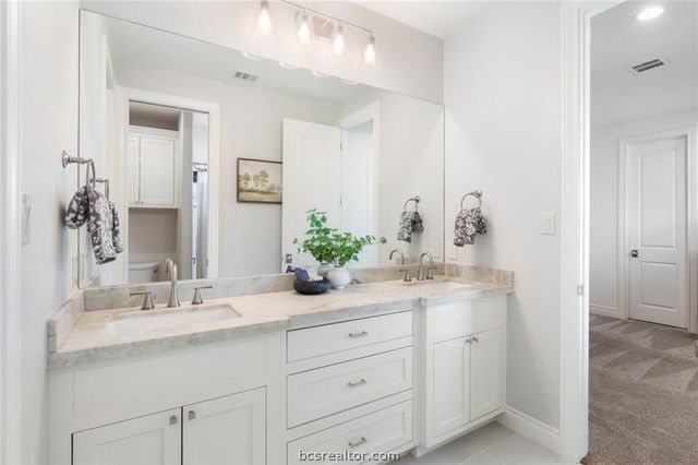 4425 Williams Lake Drive, College Station, TX 77845