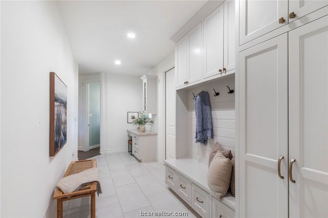 4425 Williams Lake Drive, College Station, TX 77845