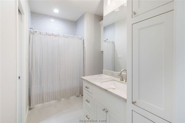 4425 Williams Lake Drive, College Station, TX 77845
