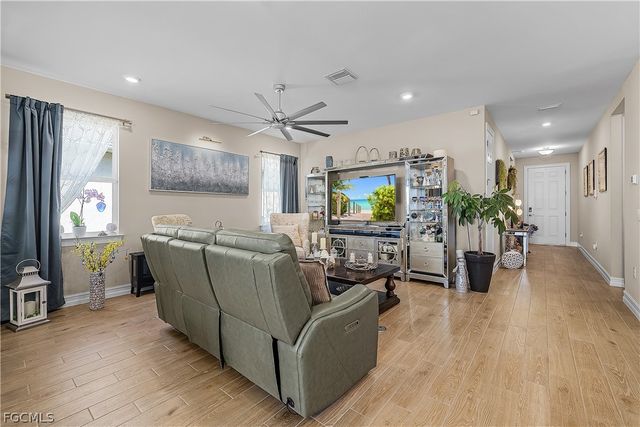 316 Spring Hill Lake LOOP, Cape Coral, FL 33993