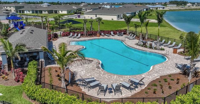 316 Spring Hill Lake LOOP, Cape Coral, FL 33993