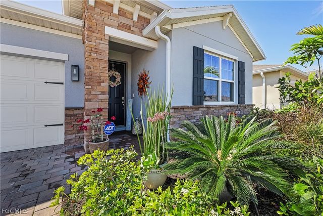 316 Spring Hill Lake LOOP, Cape Coral, FL 33993