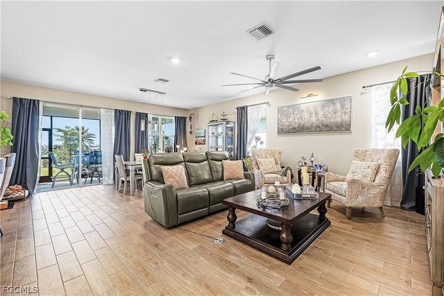 316 Spring Hill Lake LOOP, Cape Coral, FL 33993