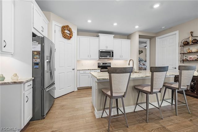 316 Spring Hill Lake LOOP, Cape Coral, FL 33993