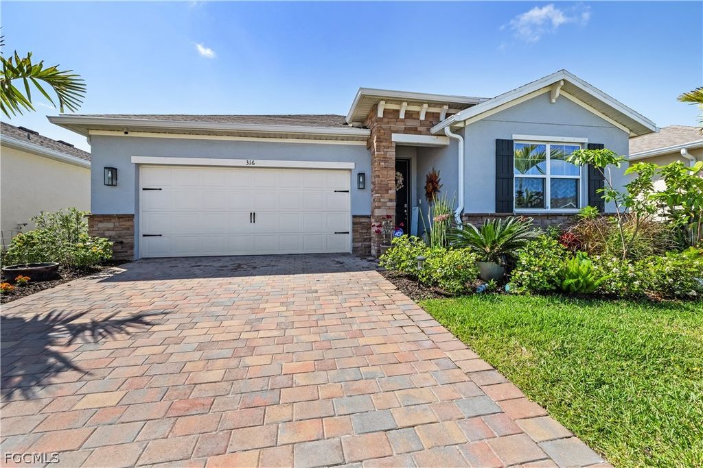 316 Spring Hill Lake LOOP, Cape Coral, FL 33993