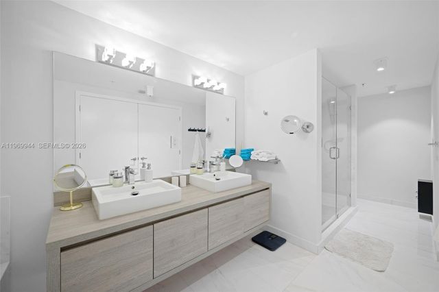 400 Sunny Isles Boulevard 2004, Sunny Isles Beach, FL 33160