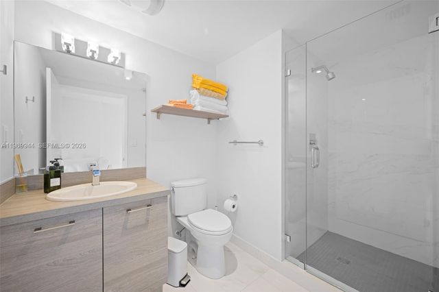 400 Sunny Isles Boulevard 2004, Sunny Isles Beach, FL 33160