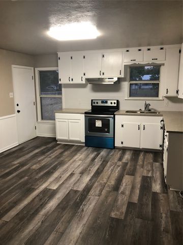 524 Renfro Street, Burleson, TX 76028