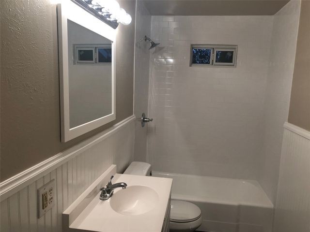 524 Renfro Street, Burleson, TX 76028