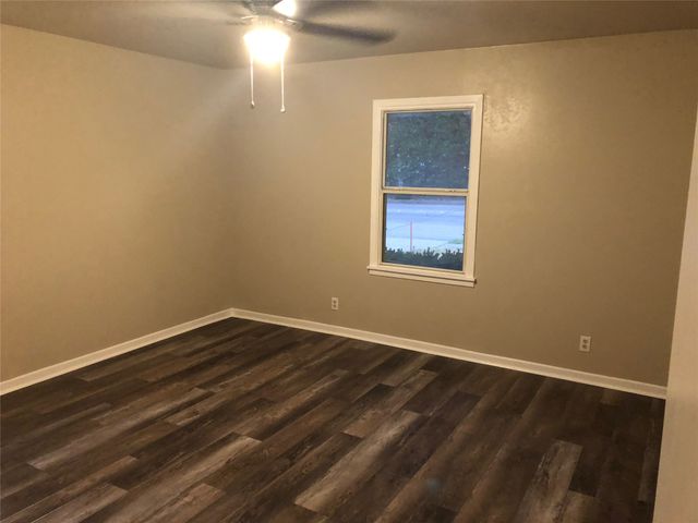 524 Renfro Street, Burleson, TX 76028