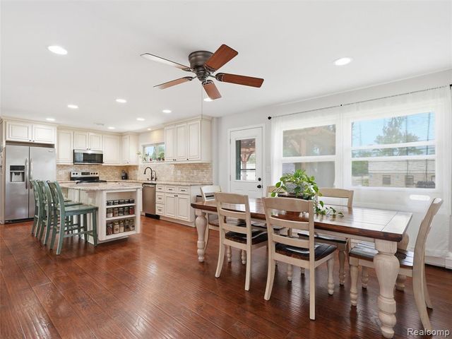 39582 Burton Drive, Novi, MI 48375