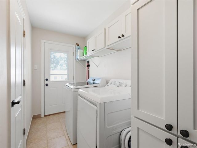 39582 Burton Drive, Novi, MI 48375