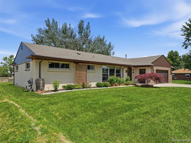 39582 Burton Drive, Novi, MI 48375