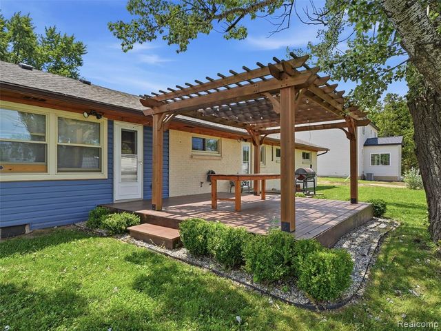 39582 Burton Drive, Novi, MI 48375