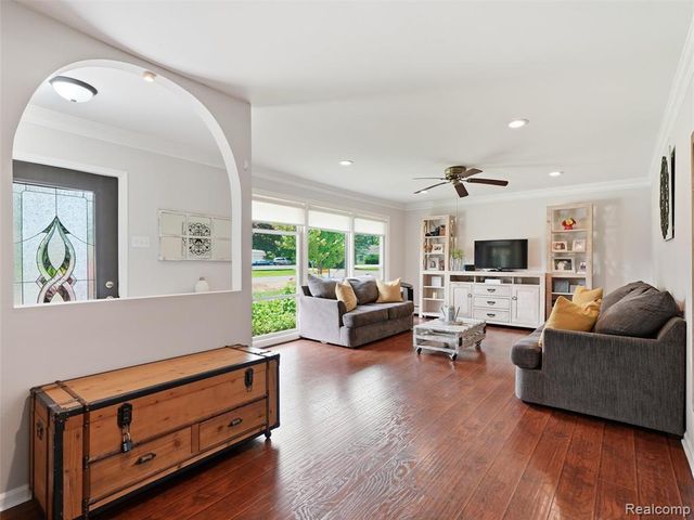 39582 Burton Drive, Novi, MI 48375