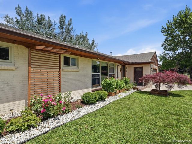 39582 Burton Drive, Novi, MI 48375