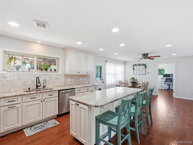 39582 Burton Drive, Novi, MI 48375