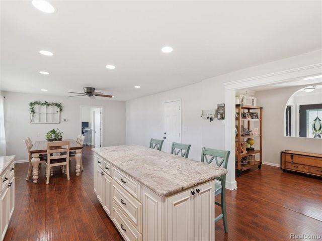 39582 Burton Drive, Novi, MI 48375