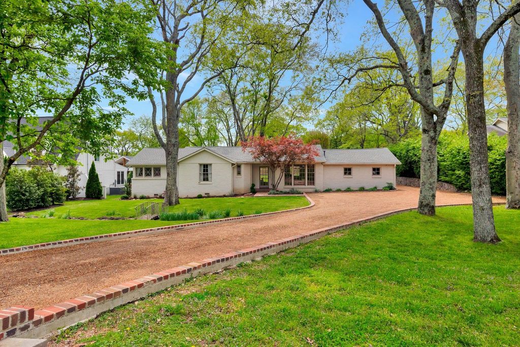2221 Hobbs Rd, Nashville, TN 37215