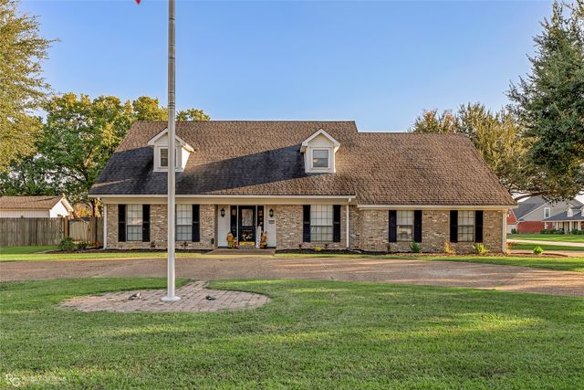 302 Greenacres Boulevard, Bossier City, LA 71111