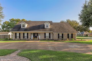 302 Greenacres Boulevard, Bossier City, LA 71111