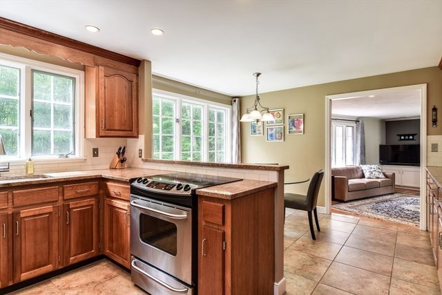 15 Juniper Lane, Dover, MA 02030