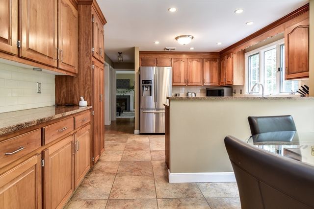 15 Juniper Lane, Dover, MA 02030