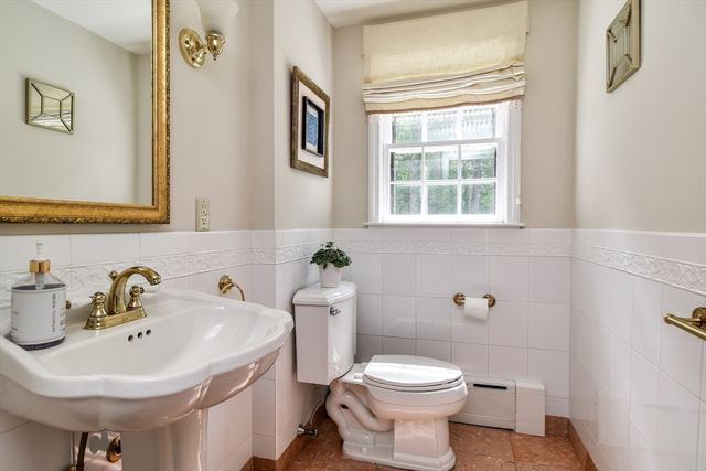 15 Juniper Lane, Dover, MA 02030