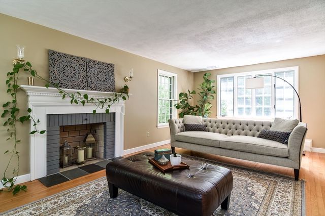 15 Juniper Lane, Dover, MA 02030
