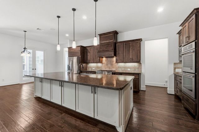 10 Coronet Ridge Court, The Woodlands, TX 77375
