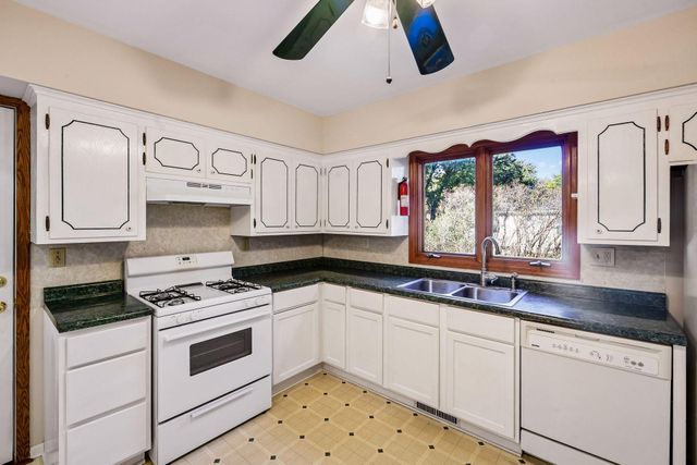 16282 West Avenue SE, Prior Lake, MN 55372