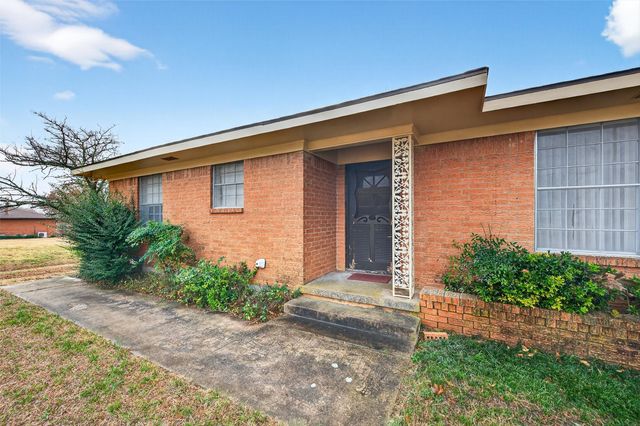 3928 W Houston Street, Sherman, TX 75092