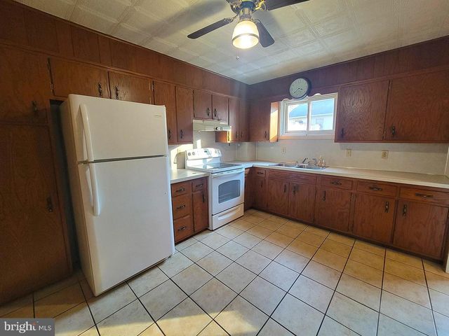 62 S CHURCH ST, Mohnton, PA 19540