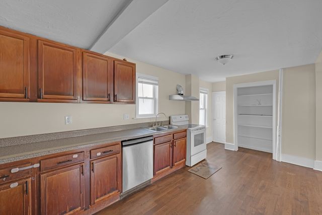 139 Endicott St, Worcester, MA 01610