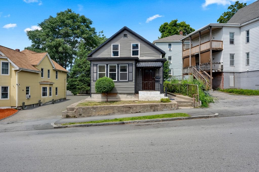 139 Endicott St, Worcester, MA 01610