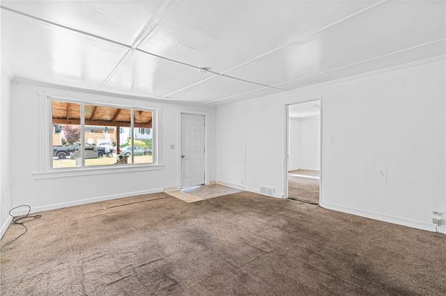 1302 Irwin St, Aliquippa, PA 15001